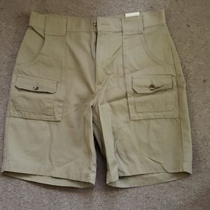 Guide Series cargo short NWT